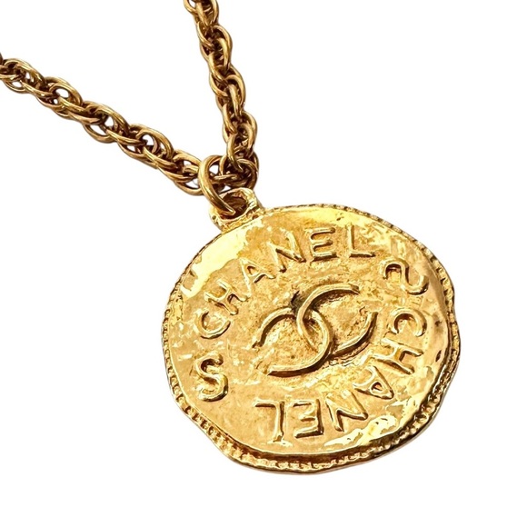 Authentic Chanel 1993 Gold Medallion CC Round Pendant Necklace with Box - Picture 15 of 15